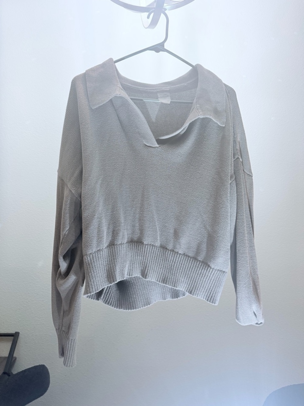CALIA by Carrie Underwood Light Gray Open Collar Knit Sweater